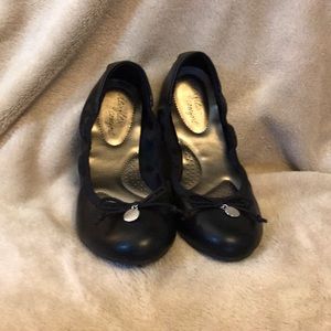 Like New Dexflex Comfort Black Flats Size 8